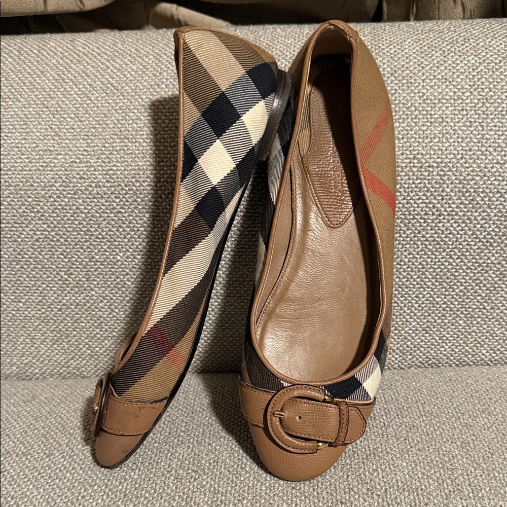 Burberry Women's Nova Check Plaid Flats with Buckle 39.5